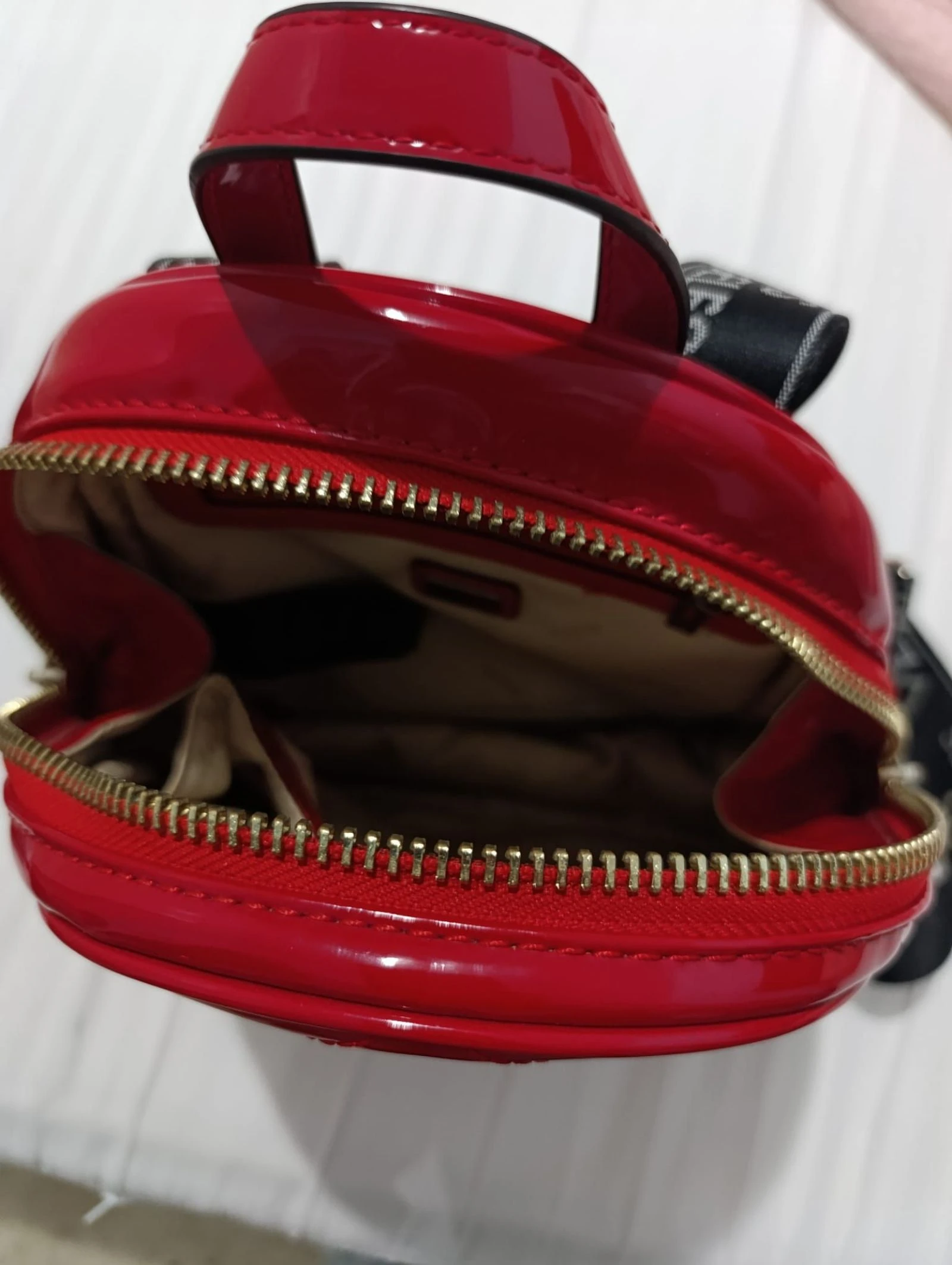 Mochila Guess charol asas deportivas  – photo 11
